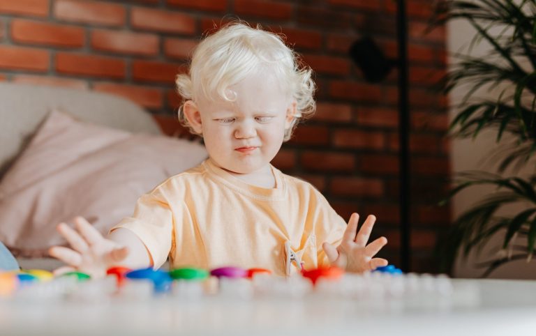 pathologies oculaires infantiles, quelles sont les pathologies oculaires infantiles, traitements des pathologies oculaires infantiles, ophtalmologue pour enfant