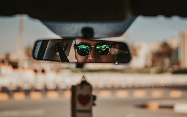 conduite et vision, conduire avec des lunettes, sécurité conduite, améliorer sa vision au volant