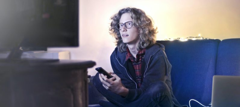 lumière bleue, effets lumière bleue sur la vue, écrans et santé oculaire